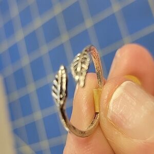 Leaves Silver Tone Ring Size 7.5
